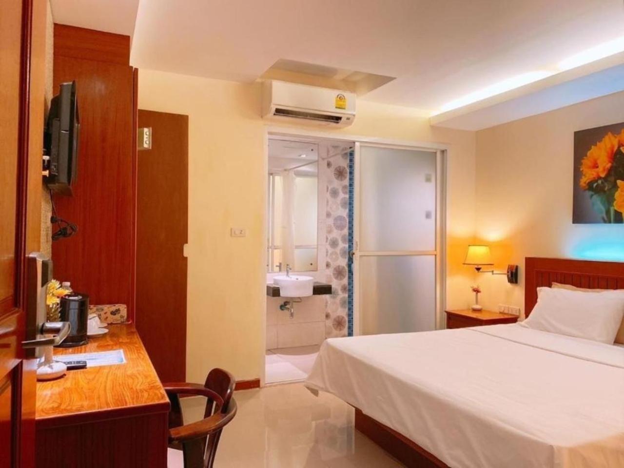 Patong Terrace Hotel Buitenkant foto