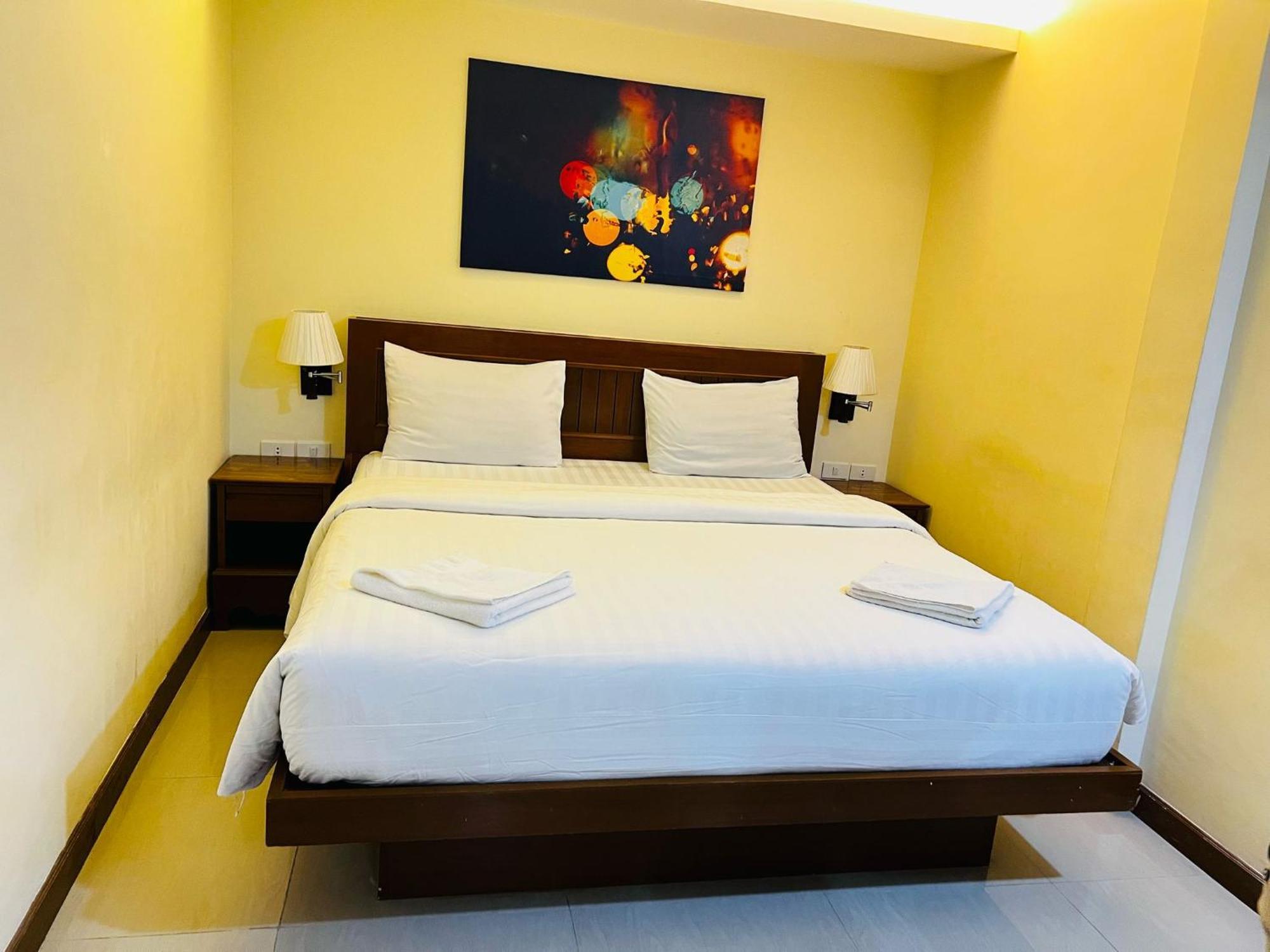 Patong Terrace Hotel Buitenkant foto